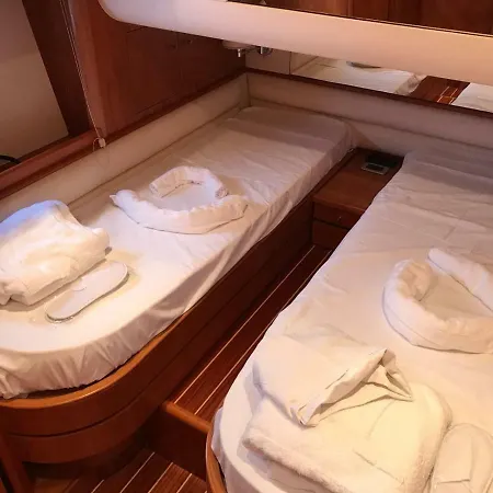 Botel Cayman 58 Castellammare di Stabia