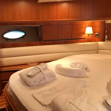 Botel Cayman 58 *