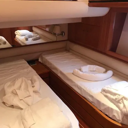 Botel Cayman 58 Castellammare di Stabia